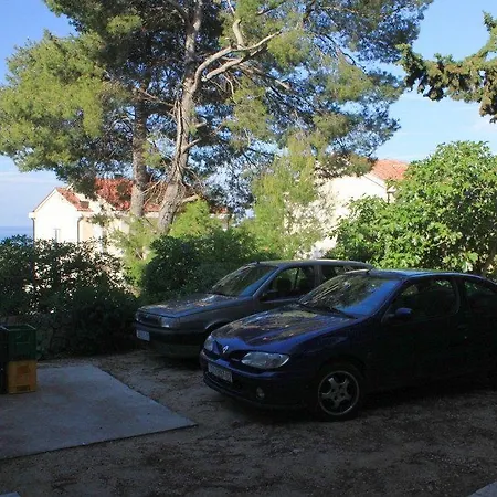 Ivan Dolac 8782b * Jelsa (Hvar)